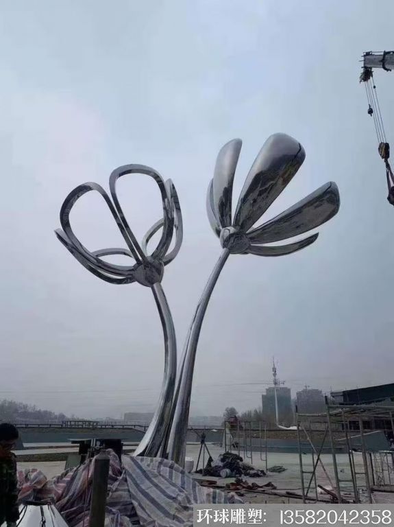 不銹鋼廣場(chǎng)鏡面花朵雕塑1